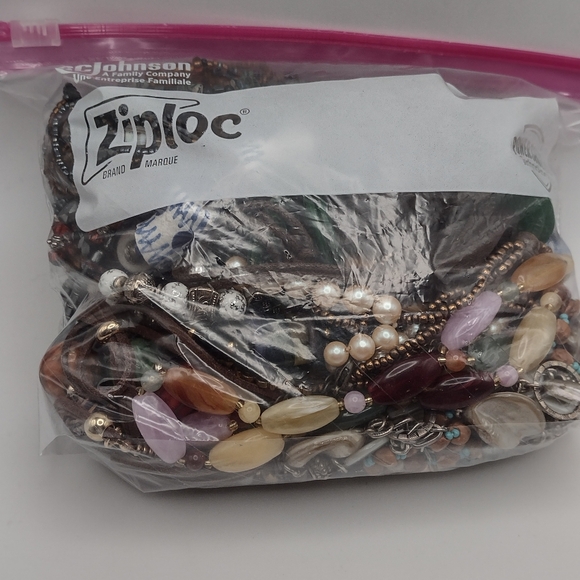 2+ lbs. Assorted Vintage to Modern Necklaces - Picture 4 of 8